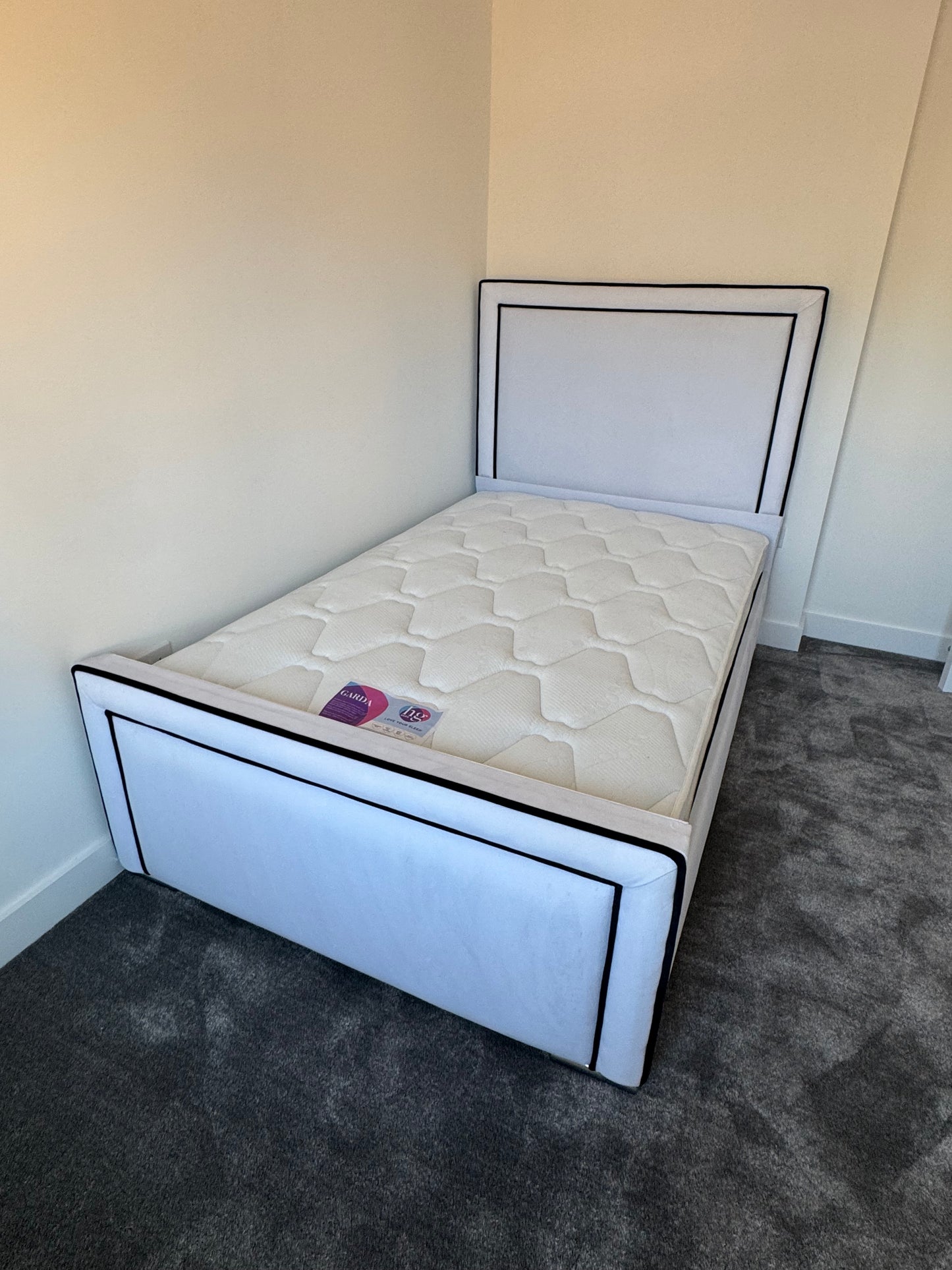Melody Bed